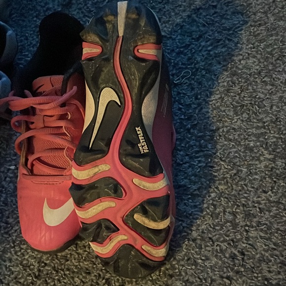 Molded Hyper-Diamond softball cleats - Picture 3 of 4